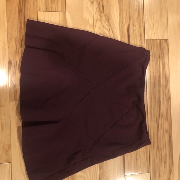 White House Black Market burgundy skirt. 6p. - Picture 2 of 2